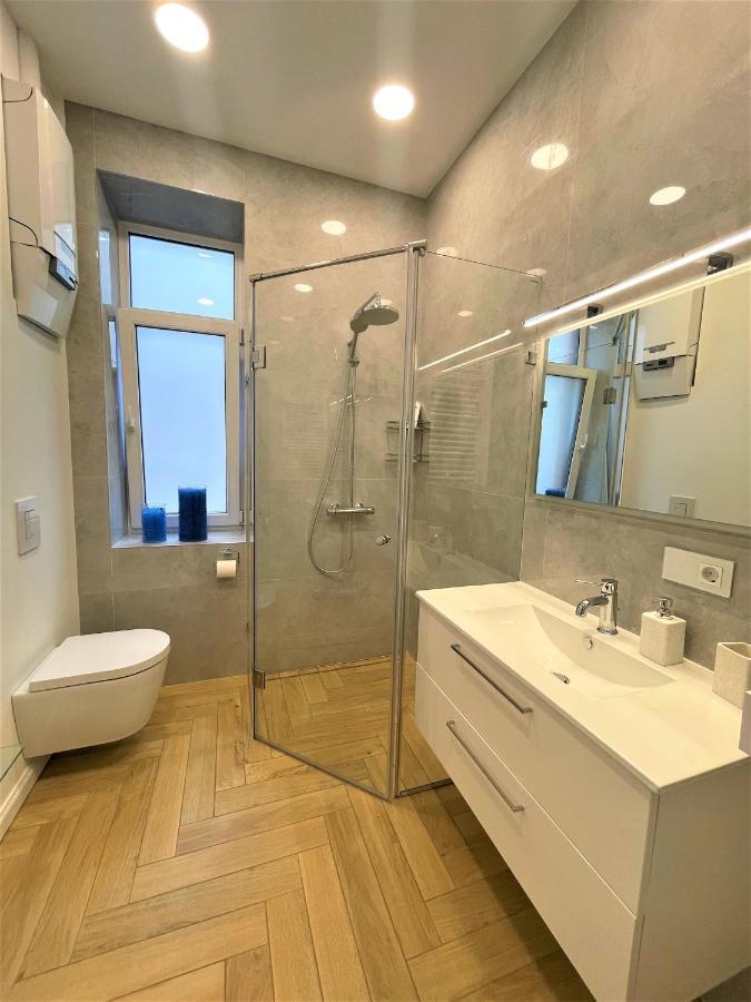 Picturesque Old Town Apartment With Charming Balcony Kaunas Kültér fotó
